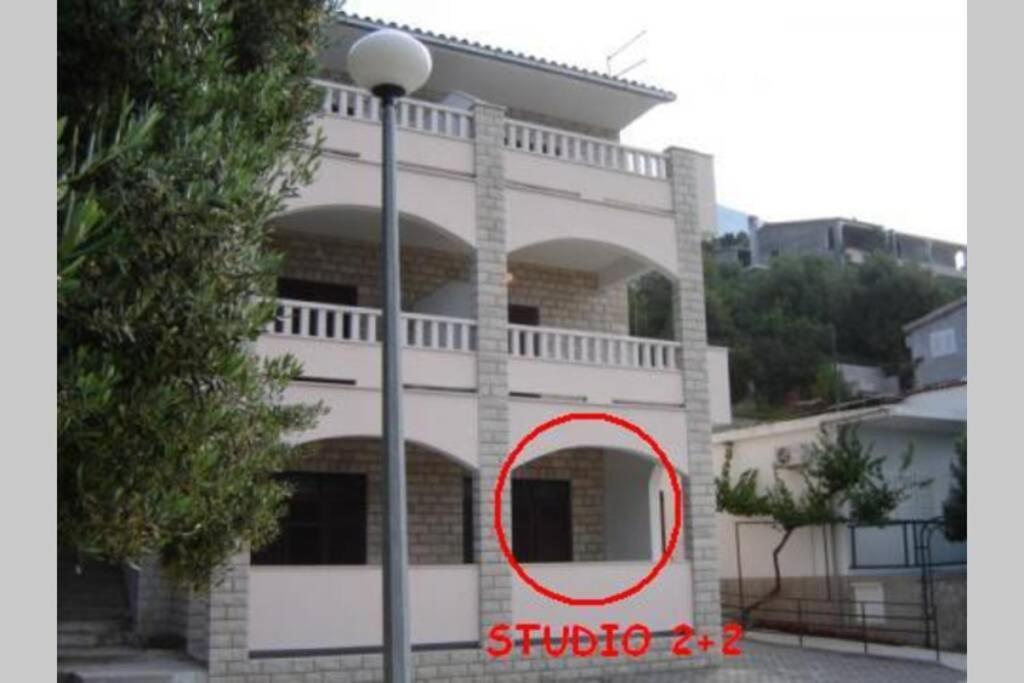 Studio Ground Floor With Terace Brela Esterno foto