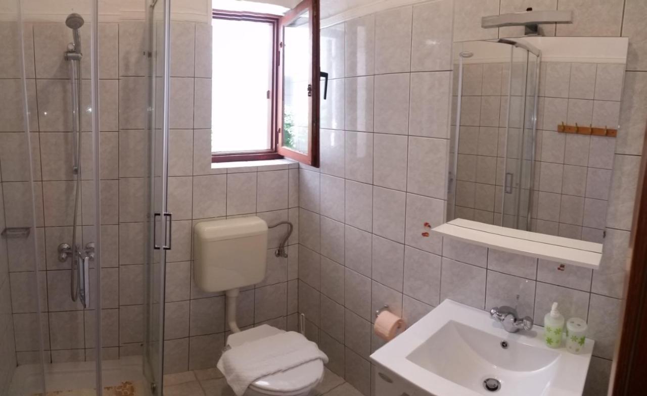 Studio Ground Floor With Terace Brela Esterno foto